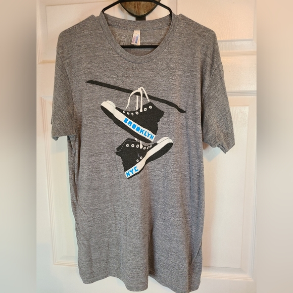 (1139) Gnome Enterprises Woman's Graphic T-Shirt, Brooklyn, NY, Large, Grey - Picture 1 of 12